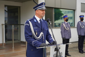 Komendant Wojewódzki Policji w Bydgoszczy przemawia do zgromadzonych