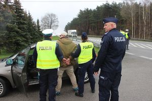 Zatrzymany przez policjantów.