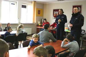 policjanci opowiadają o zasadach bezpieczeństwa