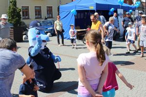 Polfinek puszcza bańki dla dzieci