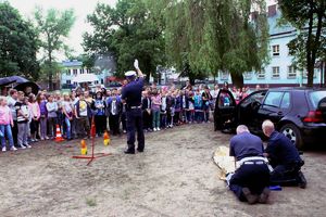 sygnały podawane przez policjant na drodze