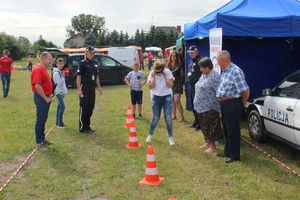 pokonywanie slalomu w alkogooglach