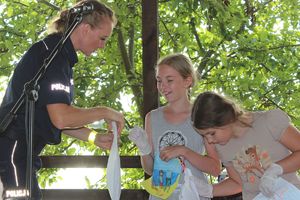 Piknik ekologiczny na Kikolskiej plaży - wręczenie nagród w konkursie dla dzieci