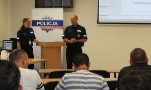 policjanci podczas konferencji