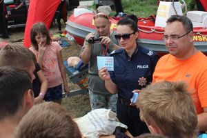 pogadanka policyjna na temat bezpieczeństwa nad wodą