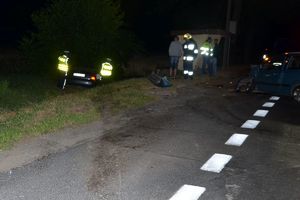 policjanci i strażacy na miejscu zdarzenia