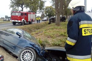 kolizja w Chlebowie auto w rowie, policjanci , strażak