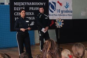 policjanci opowiadają o prawach człowieka