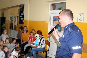 policjant mówi o spotkaniach z obcymi