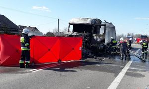 spalone auto ciężarowe, czerwony poarawan