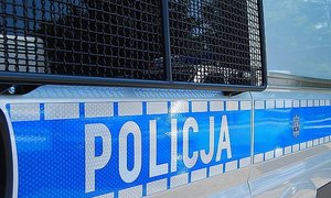 napis POLICJA na radiowozie