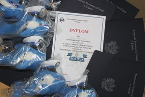 dyplomy i policyjne Polfinki dla laureatów konkursu