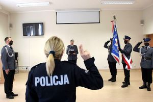 policjantka składa ślubowanie