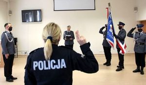 policjantka składa ślubowanie