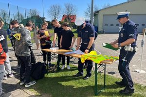 policjanci i uczniowie