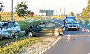 pojazdy, które brały udział w kolizji i radiowóz