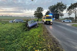 policjant na miejscu kolizji