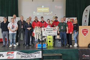 na scenie zdobywcy pierwszego miejsca w zawodach - drużyna Chochołowskie Termy