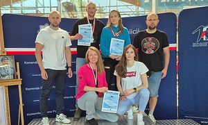 zawodnicy na podium
