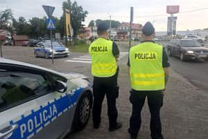 policjanci zabezpieczają festiwal