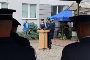 przemawia Komendant Powiatowy Policji w Lipnie