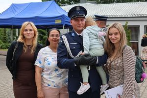 policjant z rodziną
