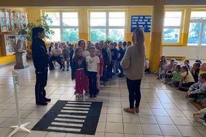 ćwiczenia na przejściu dla pieszych