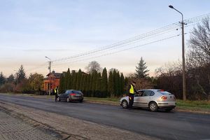 policjanci kontrolują trzeźwość