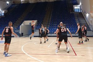 zawodnicy podczas meczu koszykówki