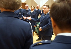 Starosta lipnowski rozmawia z członkami chóru