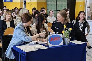 policjantka w jury konkursu