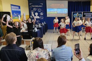 część artystyczna debaty - tańczące dzieci