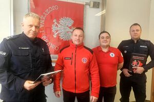 policjanci podczas spotkania z woprowcami