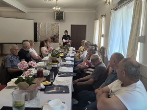 Policjantka prowadzi prelekcję