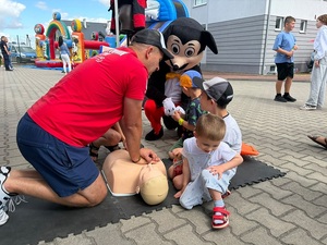 policjanci biorą udział w obchodach Święta Policji