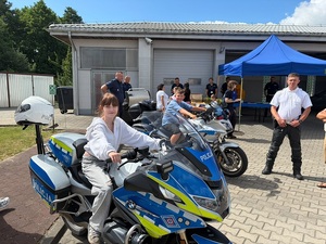 policjanci biorą udział w obchodach Święta Policji