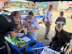 policjanci biorą udział w obchodach Święta Policji