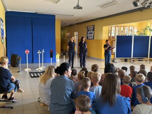 Policjantki na spotkaniu w szkole